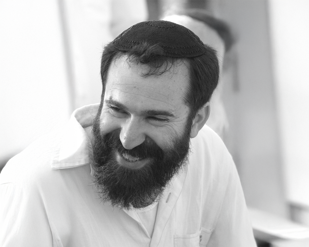 בְּתוֹךְ מִלָּה אַחַת